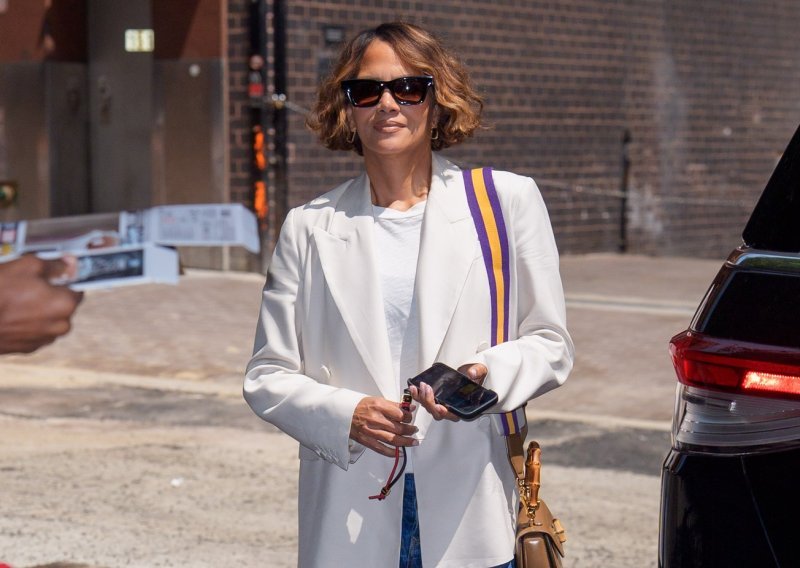 Podiže stajlinge s lakoćom: Halle Berry pronašla je dobitan model sandala