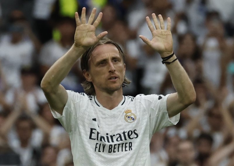 Otkriveno zašto je Luka Modrić odgodio transfer u Milan: Ne mogu jer sam...