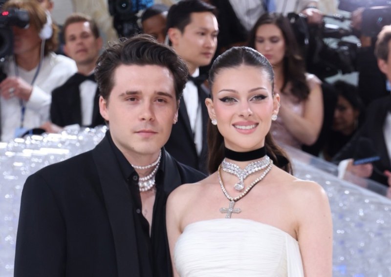 Ljubavna poruka zauvijek na koži: Brooklyn Beckham otkrio tetovažu posvećenu Nicoli