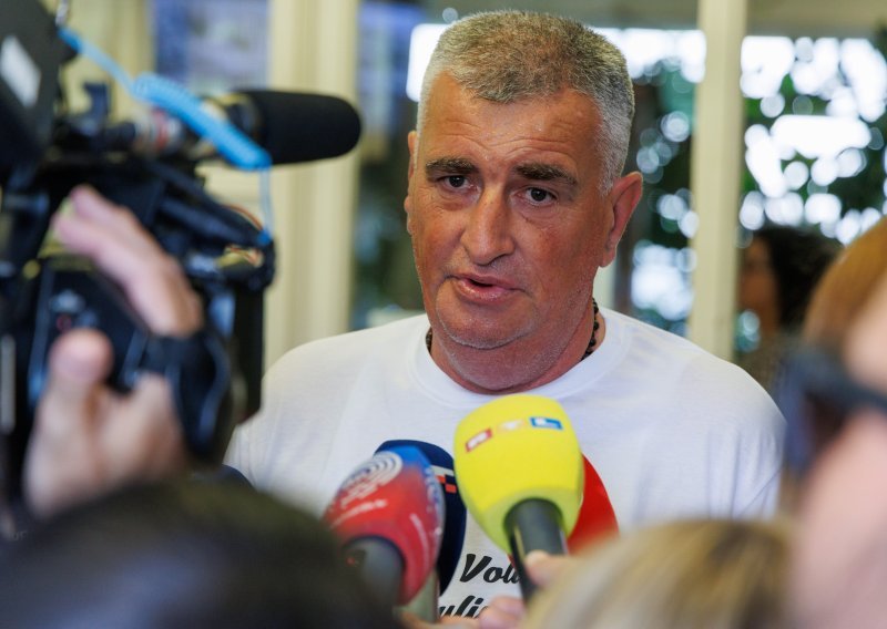 Bulj opleo po Jandrokoviću: Izbacio me iz Sabora zbog 'Za dom spremni', a vidi ga sad