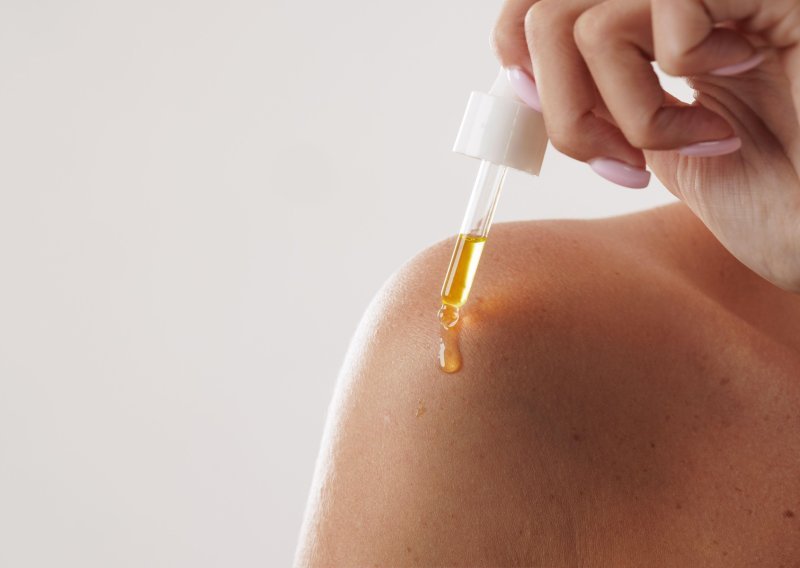 Znanost o retinolu: Što doista radi vašoj koži i kada treba reći 'stop'