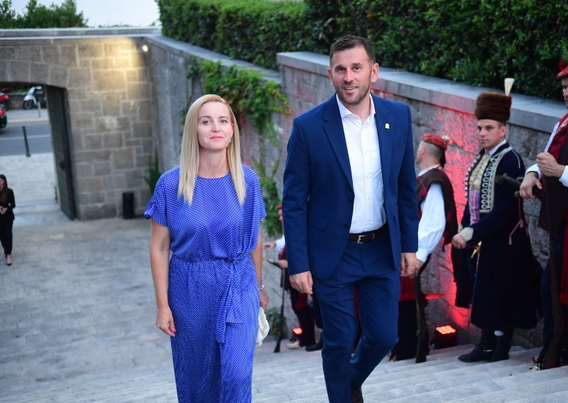 Supruga splitskog gradonačelnika nastavlja nizati odlične stajlinge