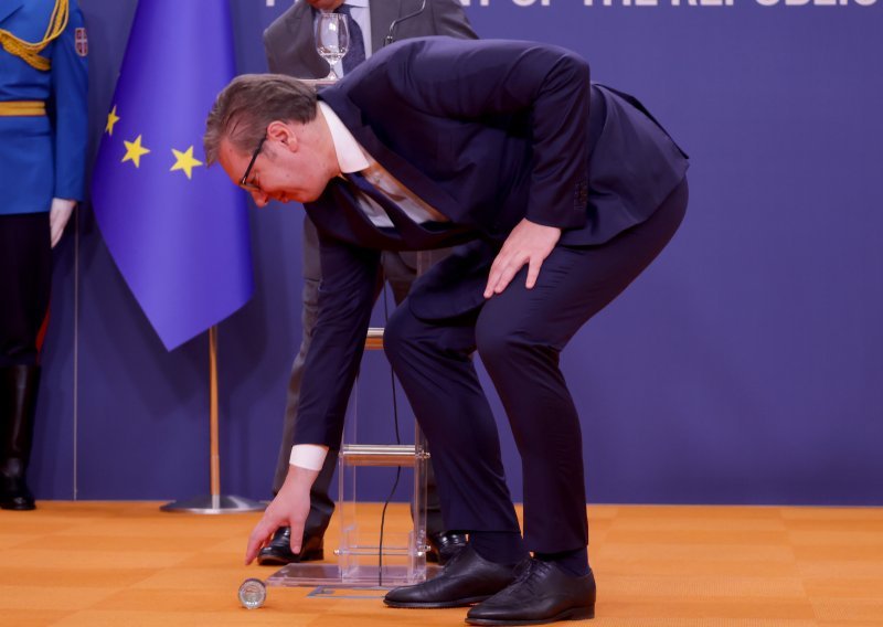 Čelnici NS Srbije na Vučićevom udaru: Niste izdržali ni pet minuta pritiska Engleza