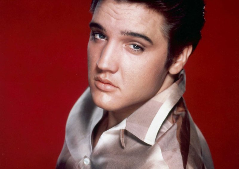 Tisuće fanova obilježile godišnjicu smrti Elvisa Presleya