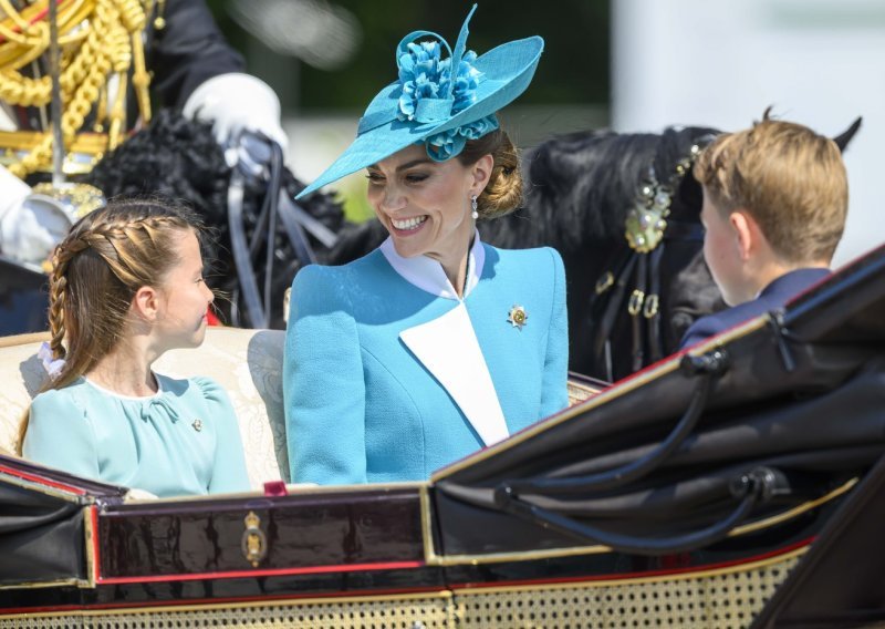 Ovakvi nježni trenuci princeze Charlotte i Kate Middleton rijetko se viđaju