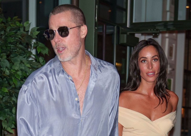 Novi imidž, mlađa djevojka: Brad Pitt i službeno je u krizi srednjih godina