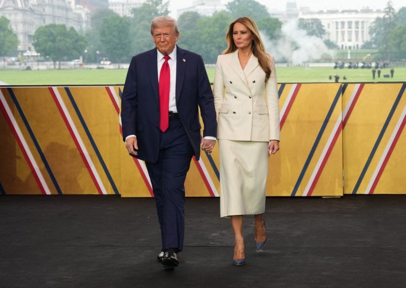 Melania iznenadila odabirom cipela: Za Trumpov rođendan malo se 'zaigrala'