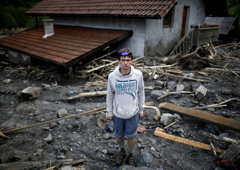 Tučnjava u skupštini zbog poplave