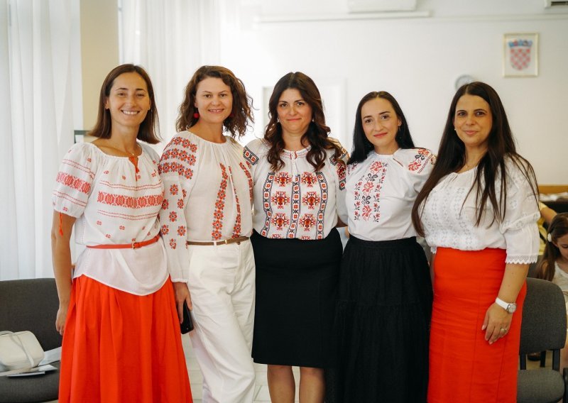 U Zagrebu proslavljen Dan rumunjske košulje uz izložbu i dječji program u znaku vilinskog blagdana Sânziene