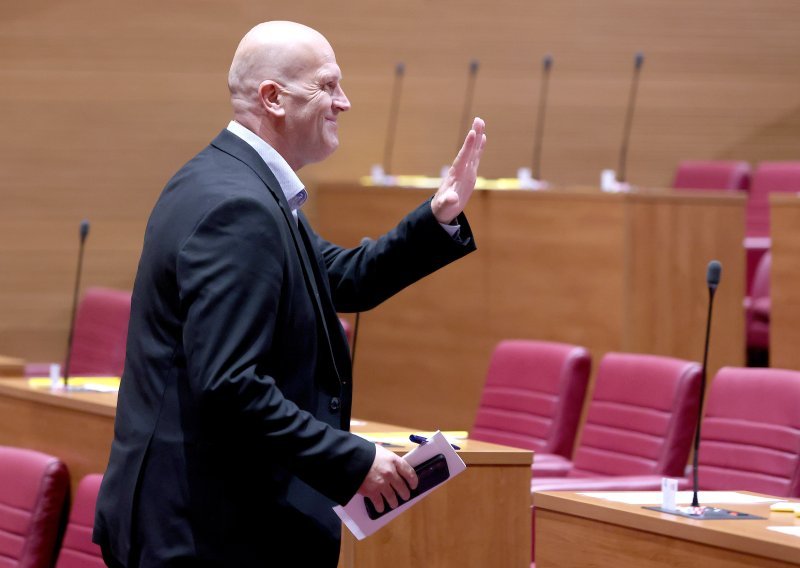 Kritike u Saboru: Oporba proziva zbog siromaštva, HDZ napada zagrebačku vlast