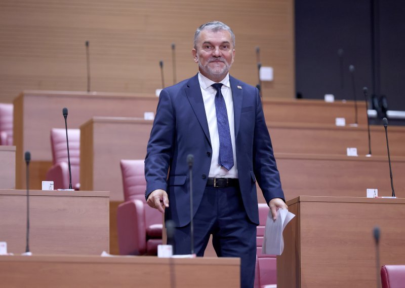 Objašnjeno kako se može tražiti oslobađanje od javnobilježničke pristojbe