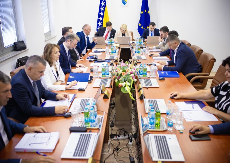 Vijeće ministara BiH jedva funkcionira, ministri u sve većim sukobima