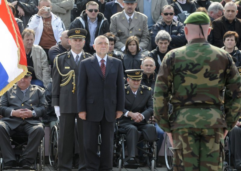 'Ovi na internetu su obični četnički seronje!'