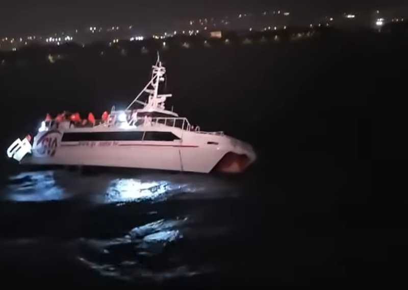 [VIDEO] Kod Zadra skoro potonuo katamaran Melita, uspješno spašeno 50-ak putnika