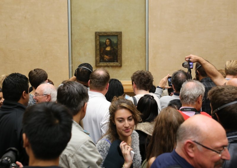 Louvre prosvjeduje: Dozlogrdile im horde turista sa smartfonima