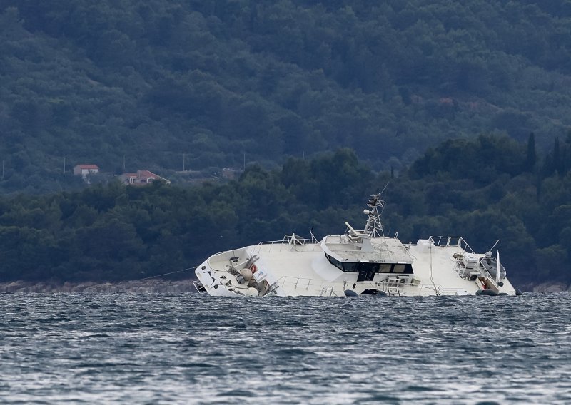 Tonući katamaran, nasukane jedrilice, prevrnuti gumenjak - spašavatelji sinoć imali čak 270 poziva