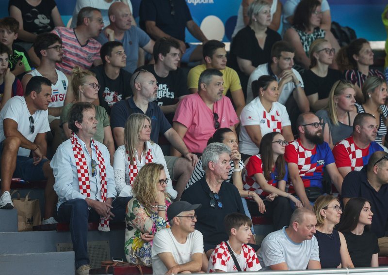 Skandal na SP-u vaterpolu u Zagrebu! Majka talijanskog golmana gađala Srbe jer su joj sina uhvatili za testise
