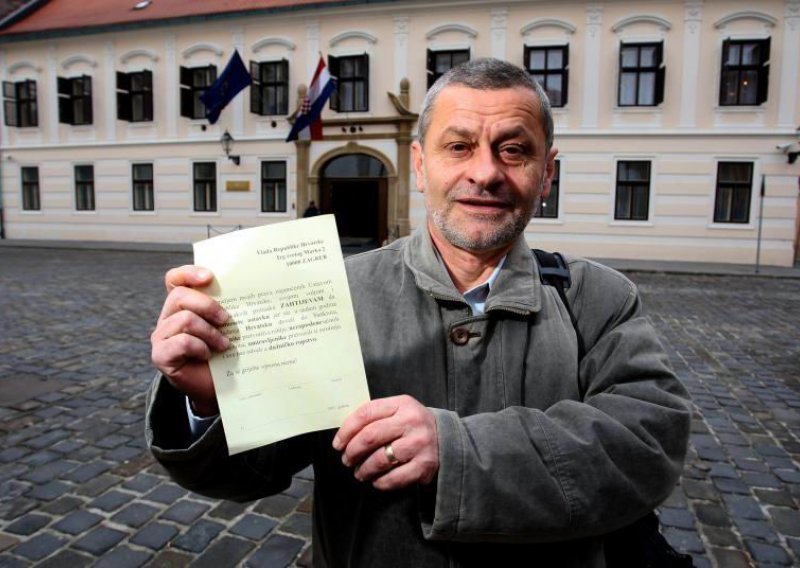Labour Party's anti-gov't petition signed by 61,621 Croatians