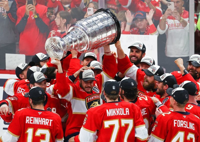 Florida Panthersi obranili naslov i tako drugu godinu u nizu osvojili Stanley kup