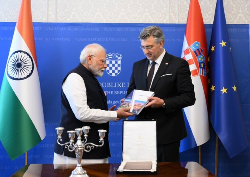 Modi stigao u Vladu: Evo kakve mu je poklone pripremio Plenković, hrvatski premijer dobio srebrni svijećnjak