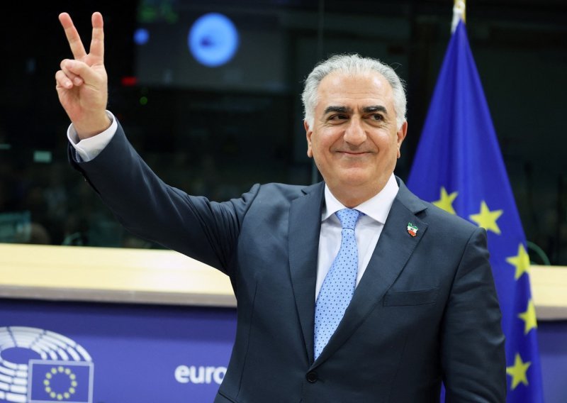 Iranac koji otvoreno zagovara krah iranske vlasti: Tko je Reza Pahlavi, sin posljednjeg iranskog šaha?