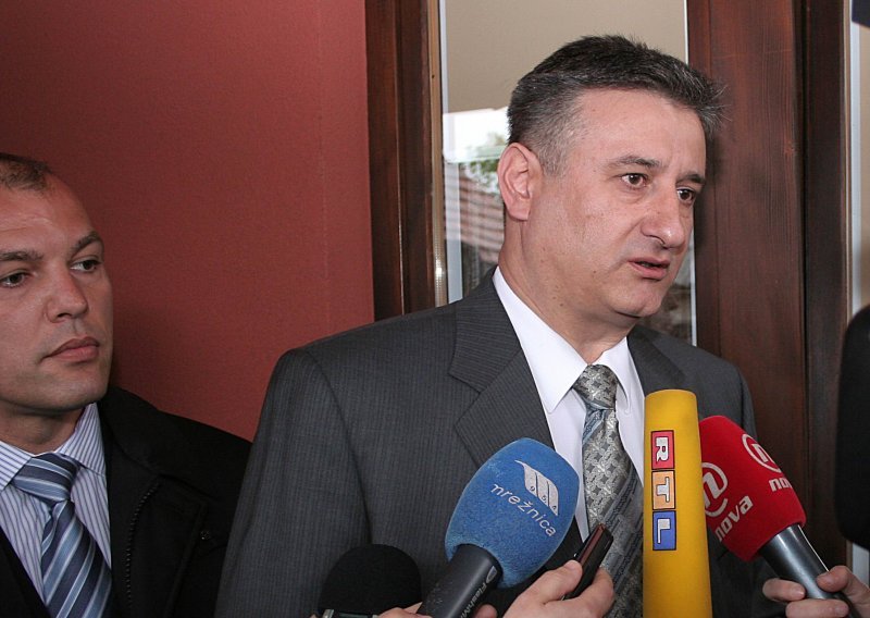 Int. minister comments on corruption, referendum, Sanader