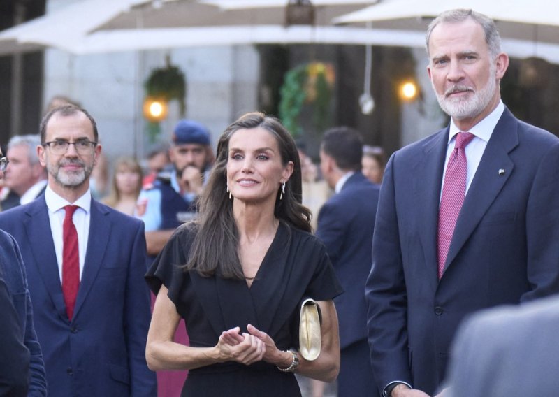 Kraljica Letizia ima modni odgovor na 40 °C: Odličan kombinezon 'začinila' još boljim cipelama