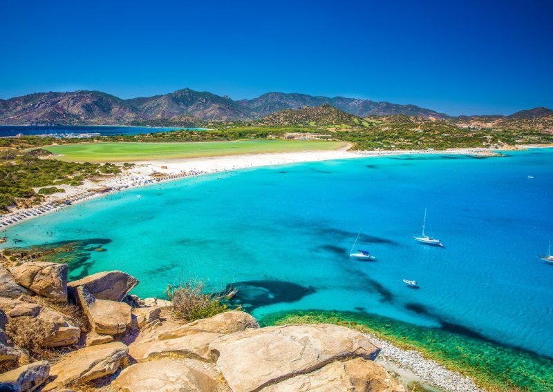 Tirkizne boje i bijeli pijesak: Ovaj mediteranski raj ima najljepše plaže i kristalno čisto more