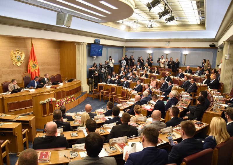 Crnogorska oporba bijesna: Prosrpski ministri blokirali upis na Fakultet za crnogorski jezik