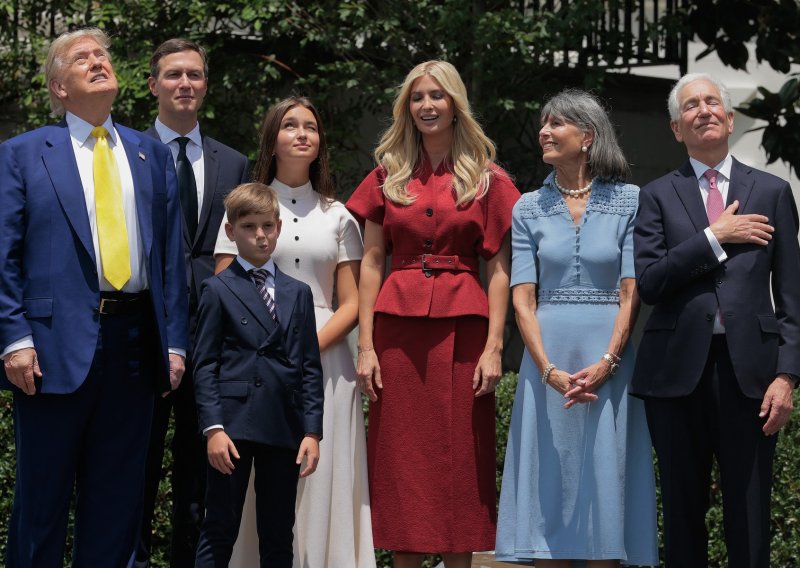 Ivanka Trump opet ima fantastičan stajling koji kao da je posudila iz Melanijinog ormara