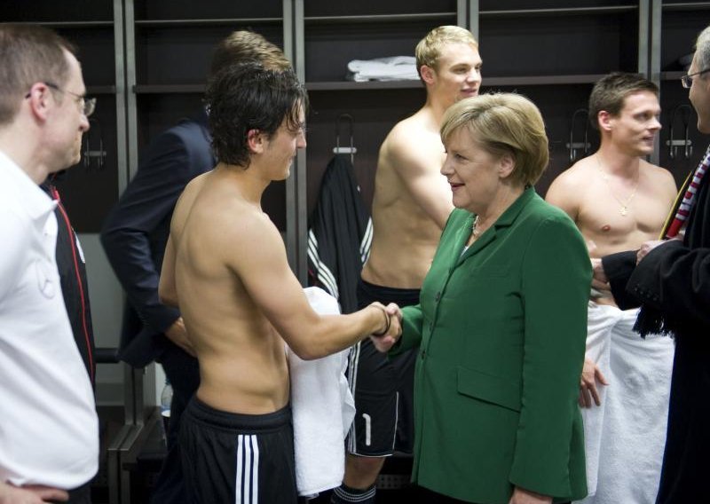 Kancelarka Merkel se ispričala 'elfu'