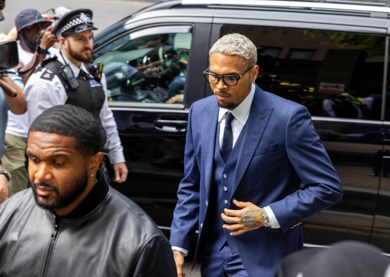 Chris Brown izjasnio se da nije kriv za napad na producenta