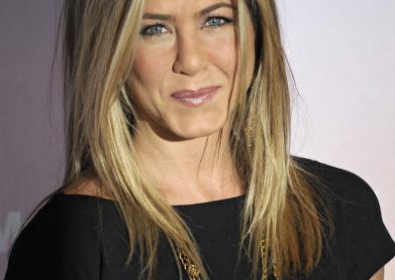 Sve mlađa Jennifer Aniston