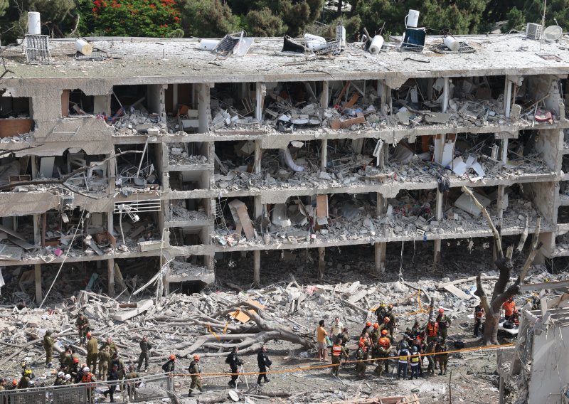 SAD napao Iran, Teheran odmah zasuo Izrael projektilima: Razrušeni dijelovi Tel Aviva