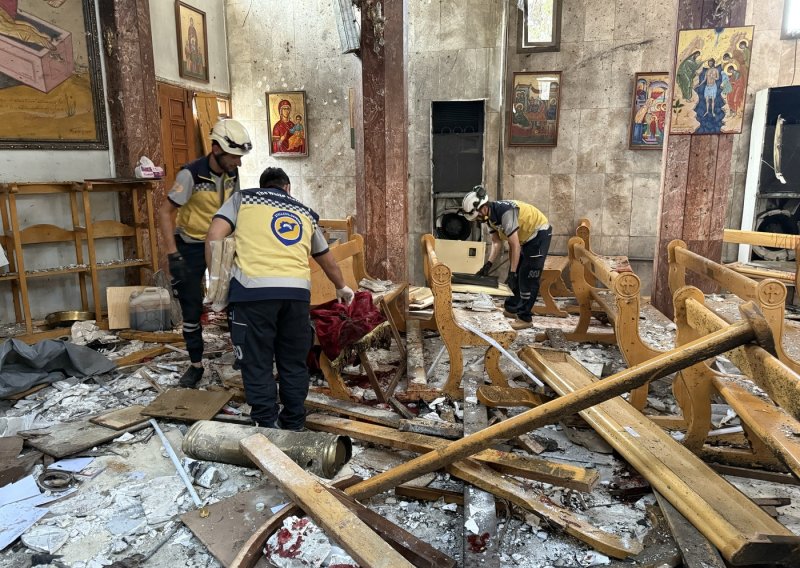 Napad bombaša samoubojice na crkvu u Damasku, ubijeno 20 ljudi