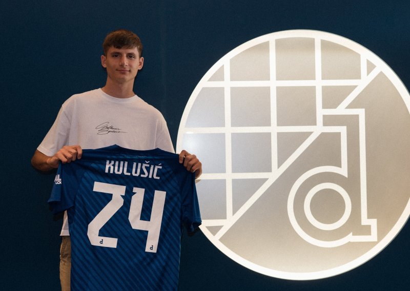 Dinamo predstavio novog napadača; visok je 193 cm i tek mu je 18 godina