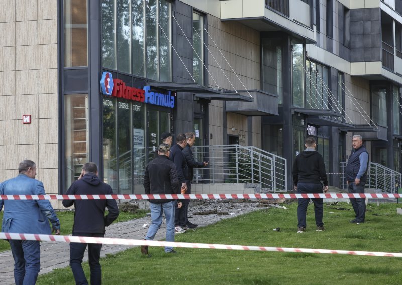 Ukrajinski dronovi zapalili rusko skladište nafte, izazvali požar u stambenoj zgradi