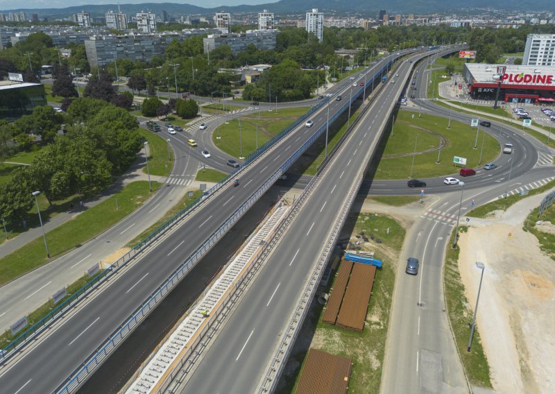 Sudarila se tri automobila na ključnom zagrebačkom raskrižju