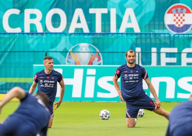 Bivši hrvatski reprezentativac iznenada završava karijeru?