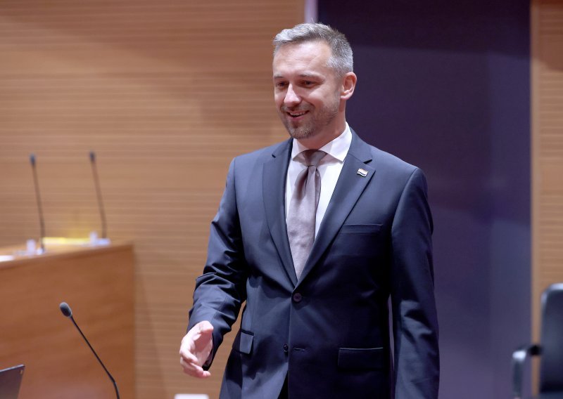Piletić pozvao sindikate javnih i državnih službenika na realna očekivanja, oni ne odustaju