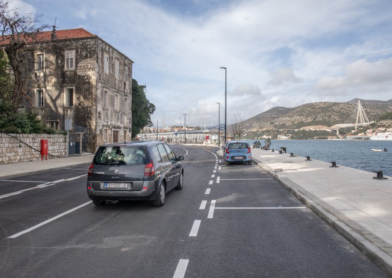 Hrvatski grad riješio gužvu posebnim prometnim režimom: Taksist dobio 100.000 eura kazni