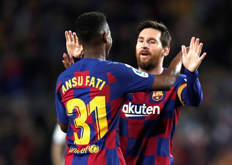 Trebao je biti novi Messi i uzeo je njegovu desetku; sad napušta Barcelonu