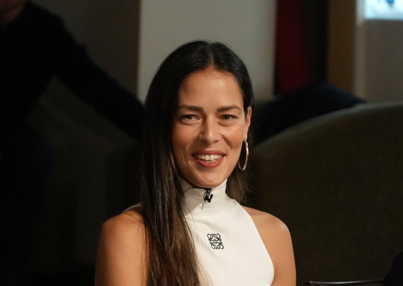 Nove fotografije govore sve: Ana Ivanović uživa na plaži u bikiniju, ali nema vjenčanog prstena