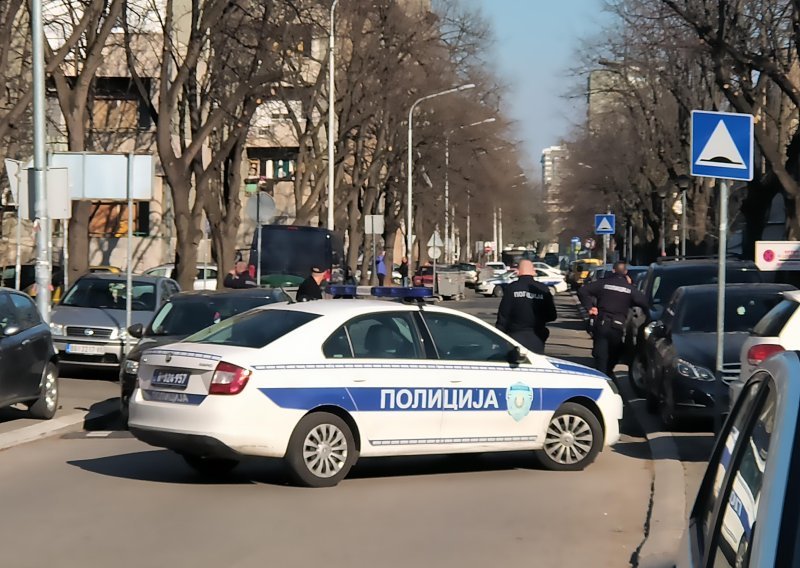 Uhićene tri osobe u Srbiji: Planirali nasilnu promjenu vlasti, policija traga za još osoba