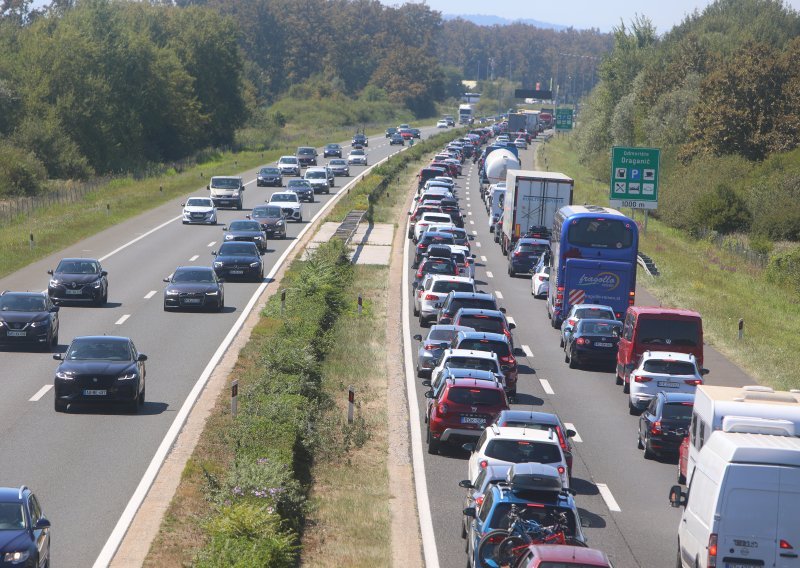 Predmet na autocesti A1, vozi se uz ograničenje brzine