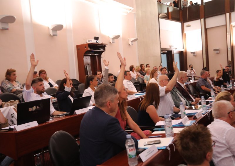 Riječko Gradsko vijeće nije konstituirano u prvom pokušaju; nedostajao jedan glas