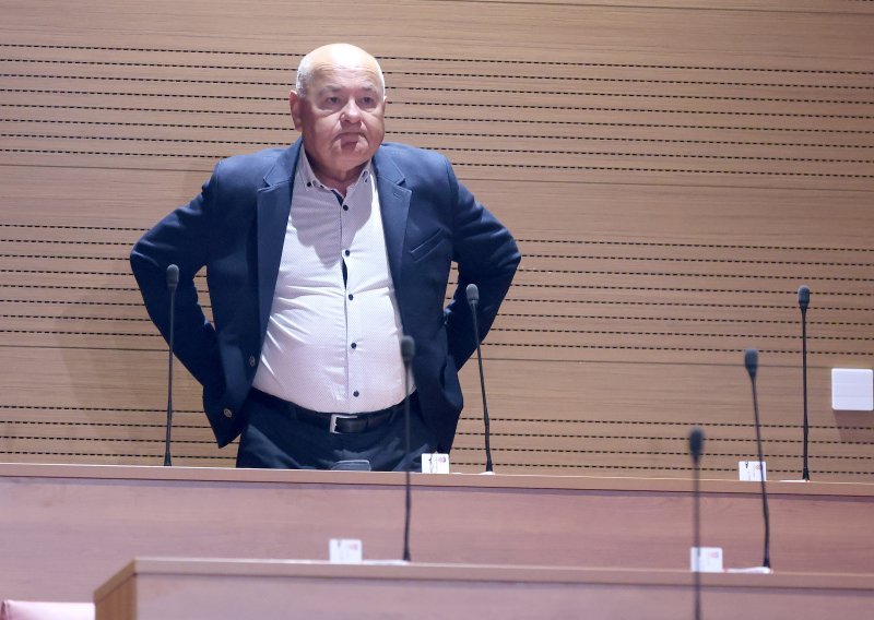 Biloglav: Premijer troši javni novac kao nekoć Josip Broz