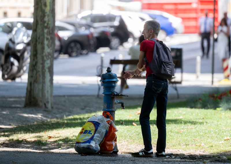 Spas od toplinskog vala: Zagrepčanima na raspolaganju javni zdenci i Gradska knjižnica