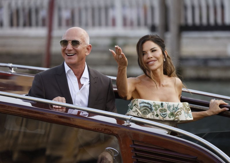 Jeff Bezos i Lauren Sanchez pripremili pravi show za paparazze