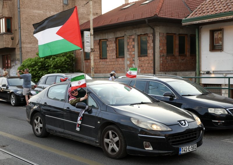 Defile vozilima u Sarajevu s palestinskim i iranskim zastavama: 'Osjećamo moralnu obavezu da dignemo glas'